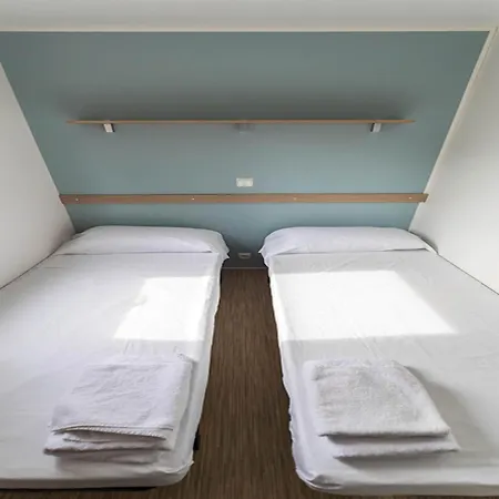 Fantastic Bungalow Equipped For 6 People Σπίτι διακοπών